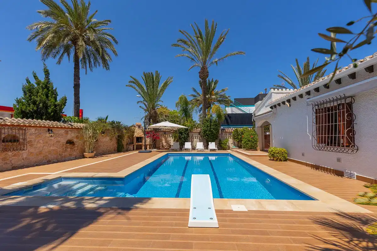 4-bedroom, 2-bathroom Charming Villa with Mediterranean Garden and Pool in Punta Prima, Costa Blanca