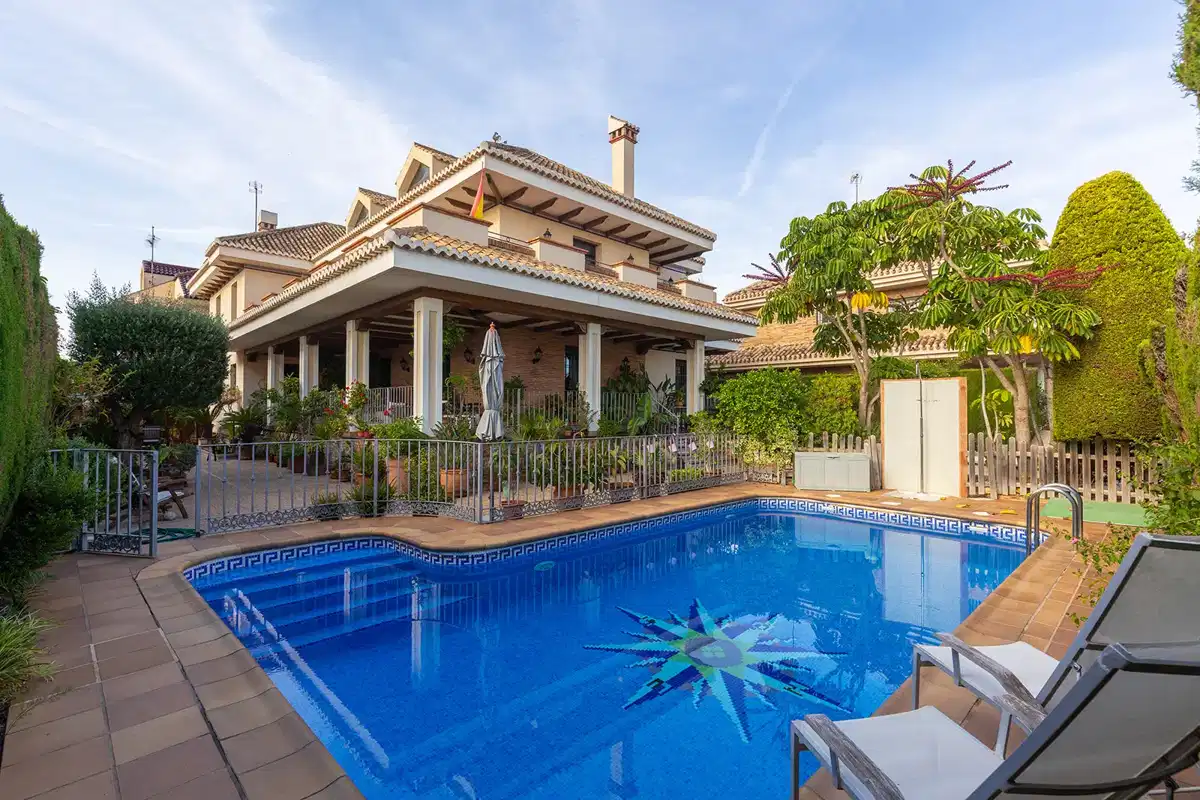 6-bedroom, 6-bathroom Luxury Detached Villa with Mediterranean Design and Private Pool in La Veleta, Torrevieja