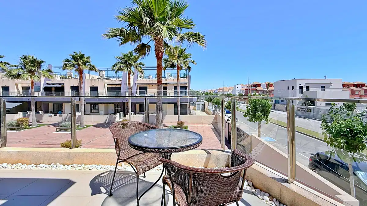 3-Bedroom, 2-Bathroom Modern Penthouse 200m from Playa de las Higuericas