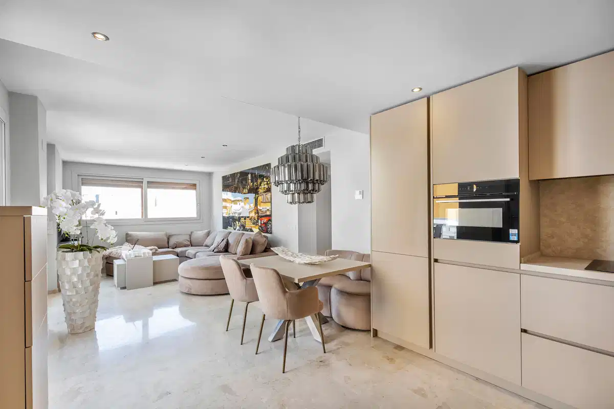 3-Bedroom, 2-Bathroom Penthouse with Terrace in Prestigious La Entrada, Punta Prima