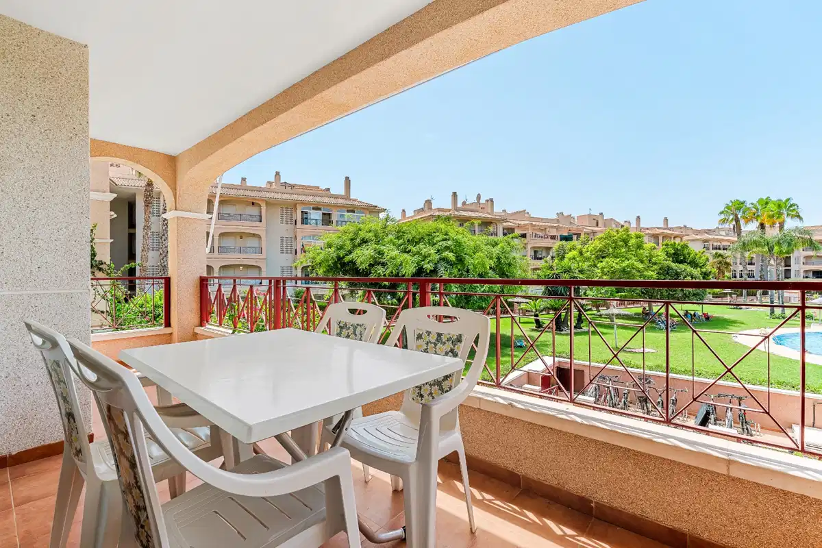 2-Bedroom, 2-Bathroom Apartment with Spacious Terrace in Laguna Golf, Playa Flamenca