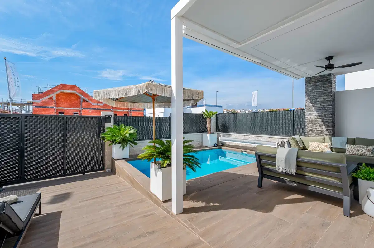 3-Bedroom, 2-Bathroom Stylish Villa with Heated Private Pool and Rooftop Terrace near Vistabella Golf