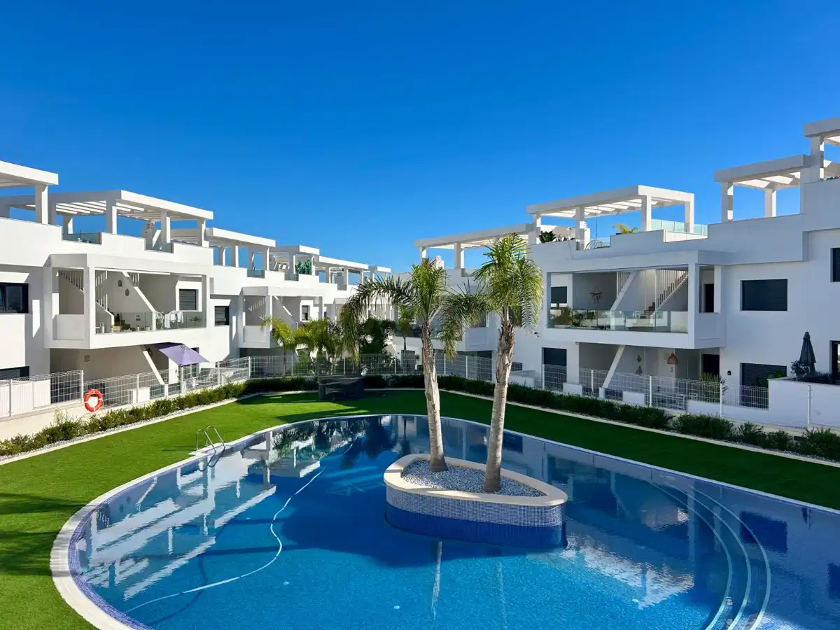 2-Bedroom, 2-Bathroom Ground-Floor Apartment with Spacious Terraces in Los Balcones