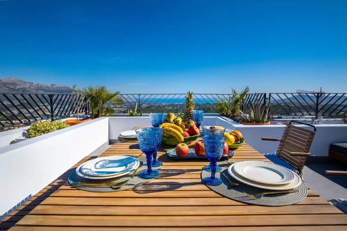 3-Bedroom, 2-Bathroom Villa with Sea Views in Polop, Alicante