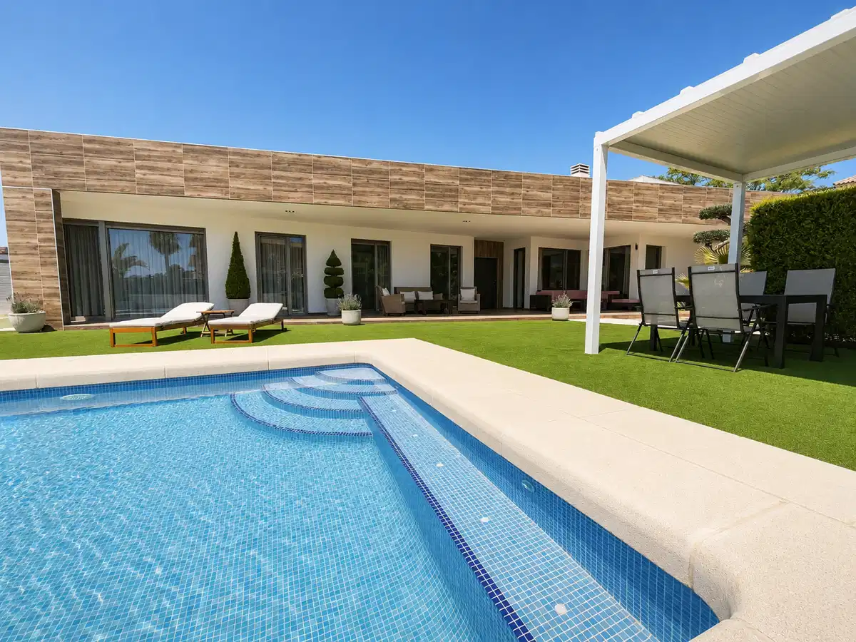 Contemporary Single-Level Villa with Guesthouse & Oversized Garage
