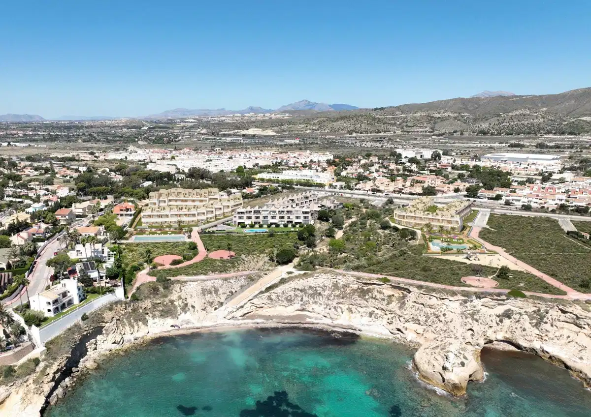 4-Bedroom, 2-Bathroom Beachfront Town House with Rooftop Terrace and Sea Views in El Campello