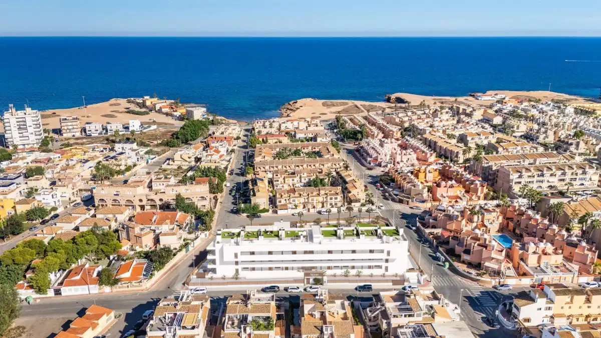 2-Bedroom, 2-Bathroom Modern Tourist-Licensed Apartment 300m from the Beach in Torrevieja