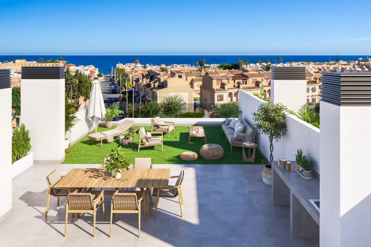 3-Bedroom, 2-Bathroom Penthouse with Tourist Licence 300m from the Beach in Torrevieja