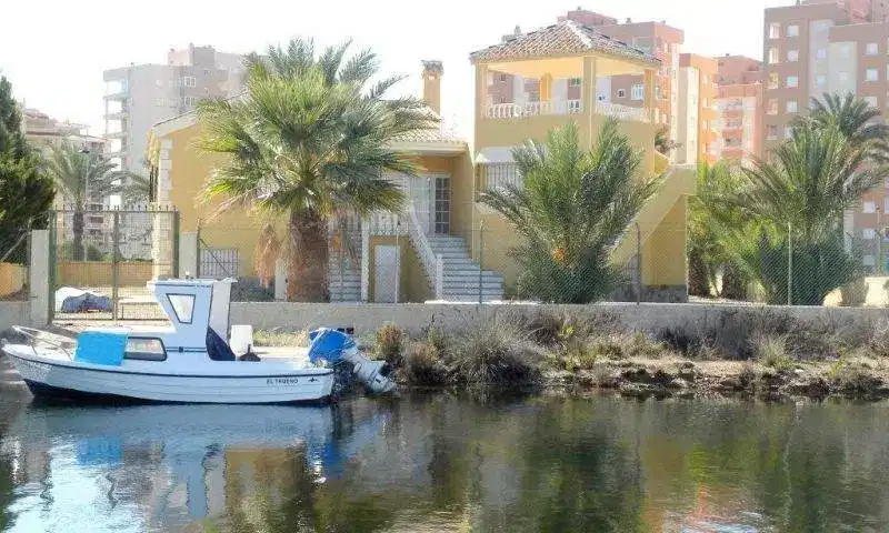 3-Bedroom, 2-Bathroom Luxury Villa with Private Jetty in La Manga