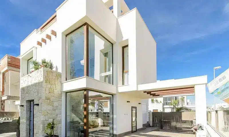 3-Bedroom, 3-Bathroom South-Facing Villa with Private Pool and Solarium in Tranquil Setting