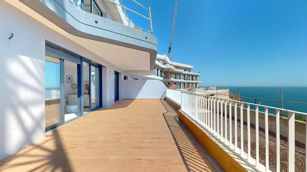 3-Bedroom, 2-Bathroom Penthouse with Expansive Terraces and Panoramic Mediterranean Views in Águilas