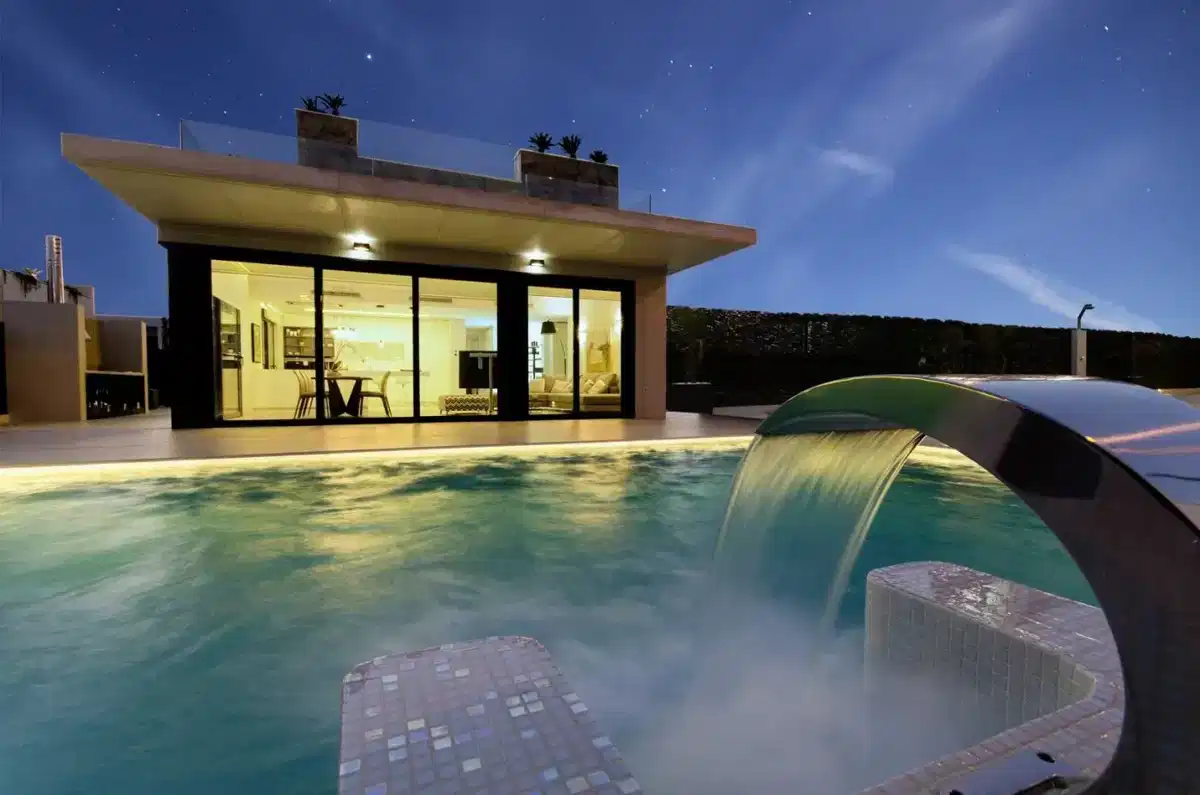 4-Bedroom, 2-Bathroom Villa Just 250m from the Beach in Campoamor