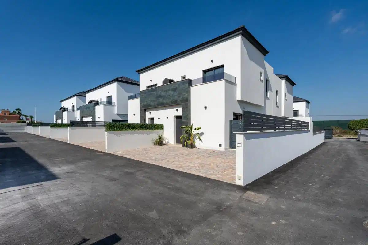 3-Bedroom, 3-Bathroom Quad in Exclusive Gran Alacant Residential Near Carabassi Beach