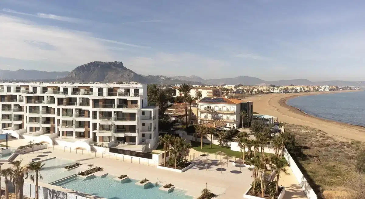 2-Bedroom, 2-Bathroom Apartment with Sea Views on L'Estanyo Beachfront
