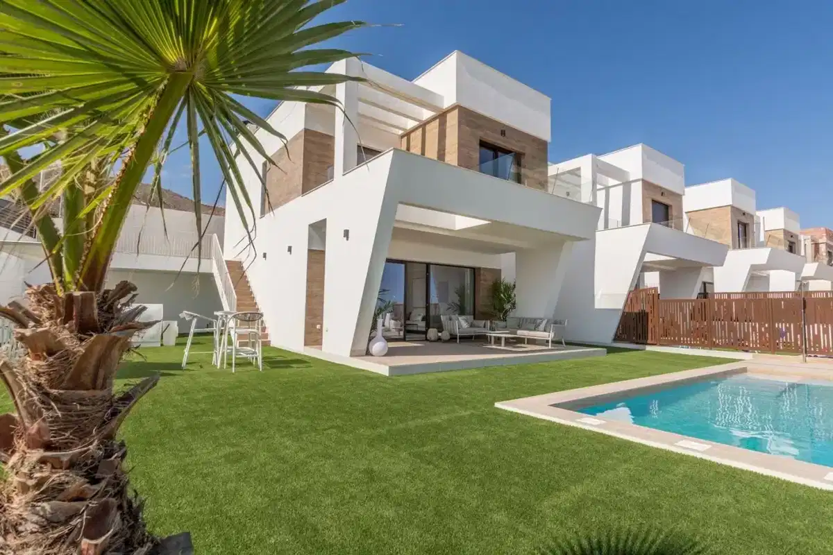 4-Bedroom, 4-Bathroom Villa with Guest House and Private Pool in Finestrat