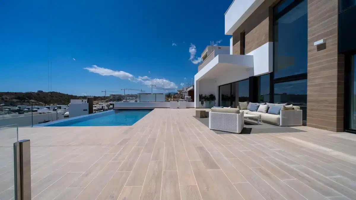 4-Bedroom, 5-Bathroom Luxury Villa with Sea Views and Private Pool in Finestrat