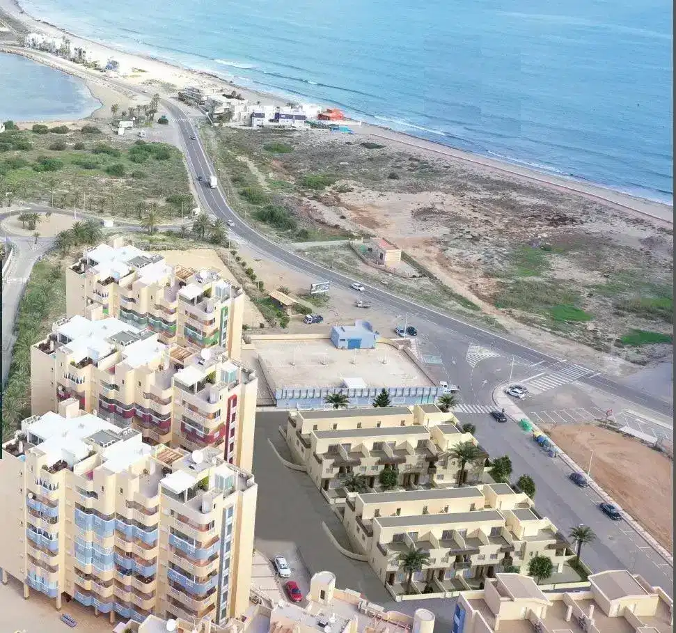 3-Bedroom, 2-Bathroom Townhouse in Prime La Manga Location Near Estacio Canal