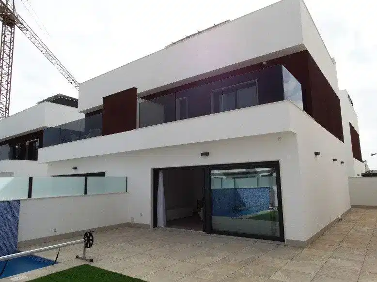 3-Bedroom, 3-Bathroom Semi-Detached Villas with Private Pool and Solarium in Pilar de la Horadada