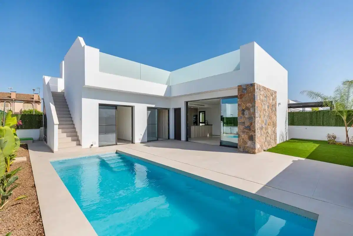 3-Bedroom, 2-Bathroom Villa with Private Garden and Solarium in San Javier