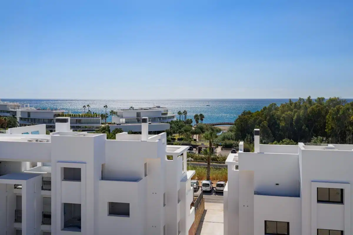 3-Bedroom, 2-Bathroom Penthouse with Expansive Terraces near Arroyo Vaquero Beach, Estepona