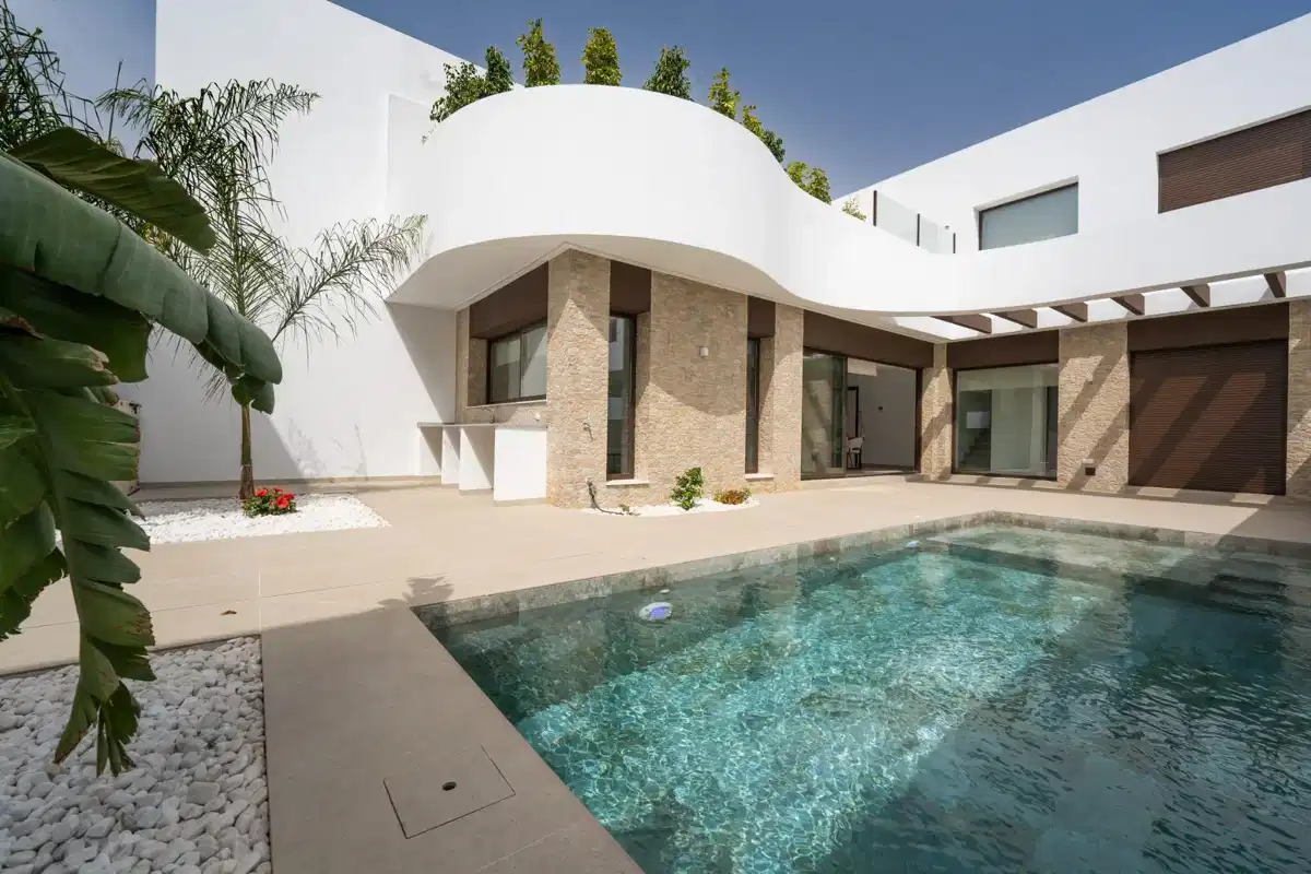4-Bedroom, 3-Bathroom Semidetached Villa Near Rojales with Terrace and Fitted Wardrobes