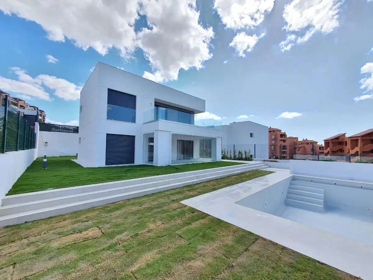 4-Bedroom, 3-Bathroom Modern Villa with Private Pool and Garden in La Duquesa, Manilva