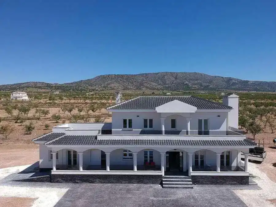 4-Bedroom, 3-Bathroom Villa with Customizable Finishes in Pinoso