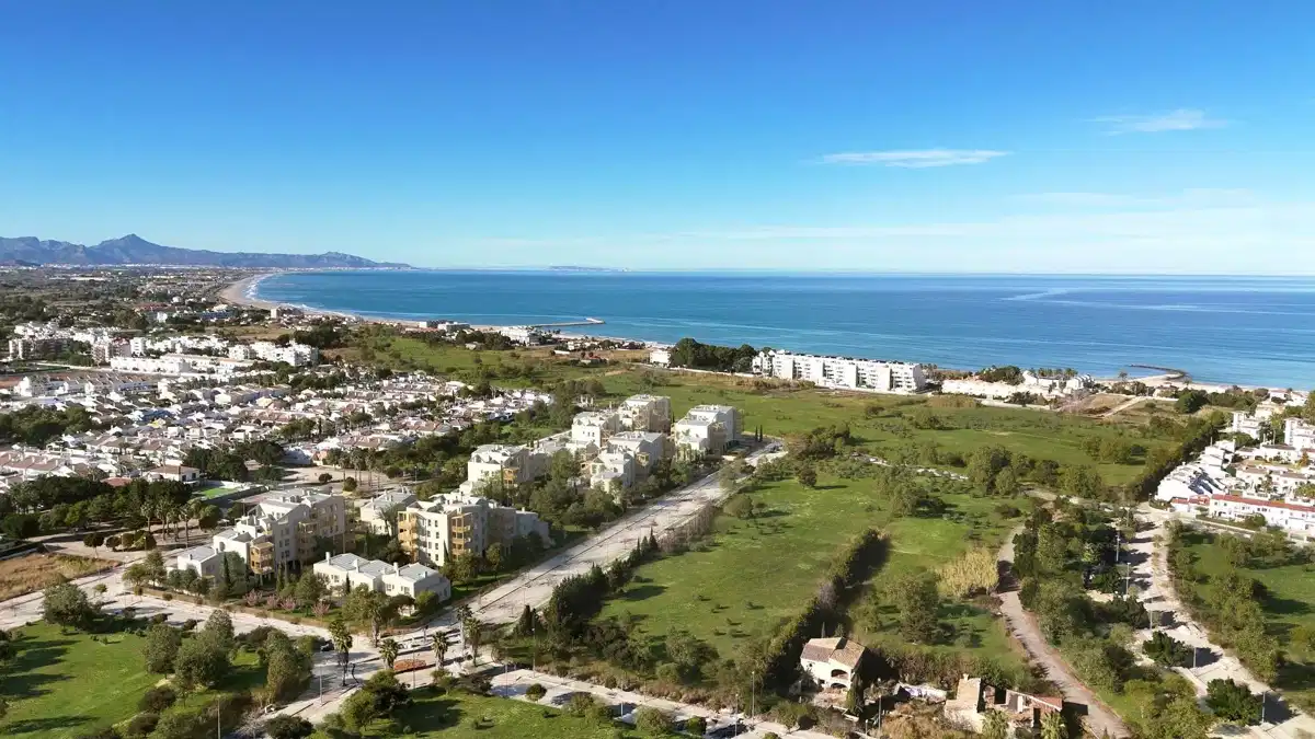 3-Bedroom, 2-Bathroom Apartment with Expansive Terraces and Sustainable Features in El Vergel