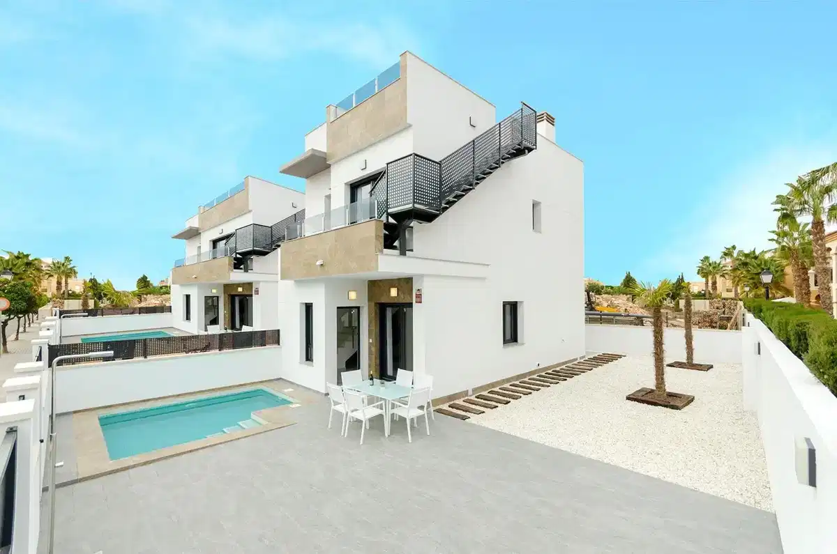 3-Bedroom, 3-Bathroom Villa with Private Pool and Garden in Torreta, Torrevieja