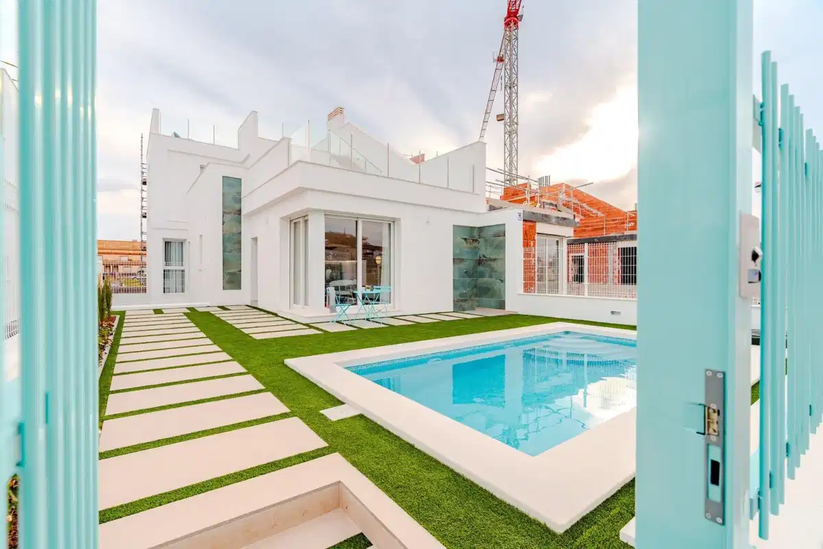 3-Bedroom, 3-Bathroom Semidetached Villa with Basement, Private Pool, and Solarium Near La Serena Golf