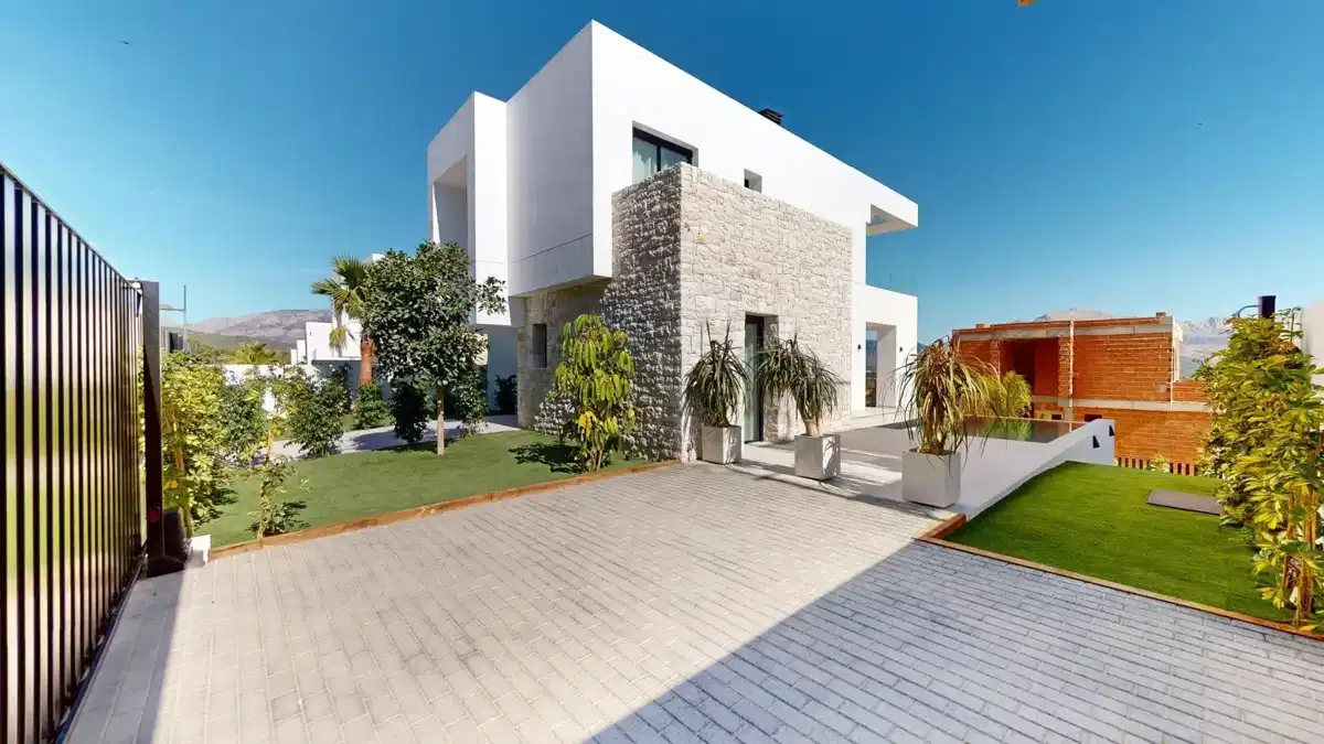 3-Bedroom, 3-Bathroom Luxury Villas with Sea and Mountain Views in Polop