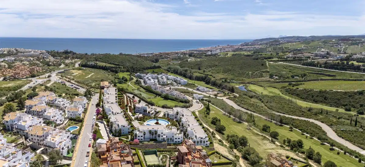 3-Bedroom, 2-Bathroom Apartment with Panoramic Golf, Sea, and Mountain Views in Casares