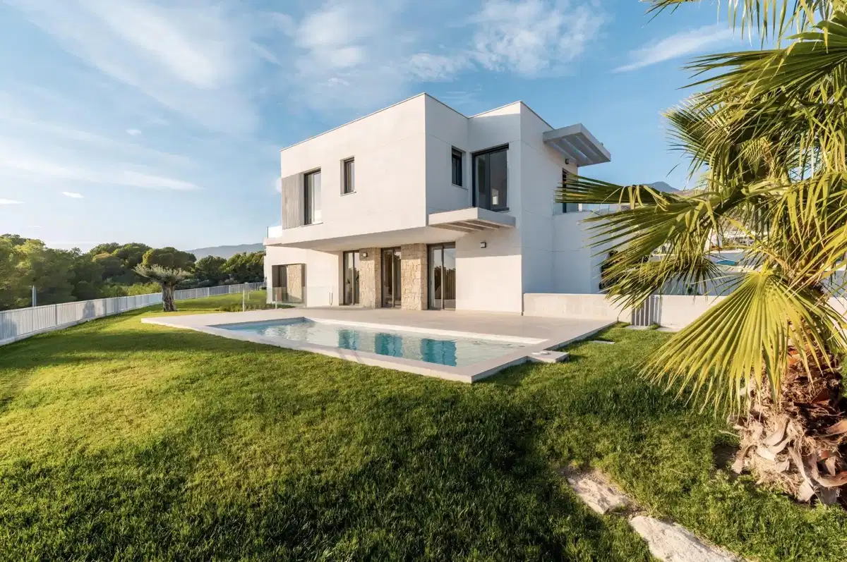 3-Bedroom, 3-Bathroom Villa with Private Garden and Pool in Sierra Cortina, Finestrat