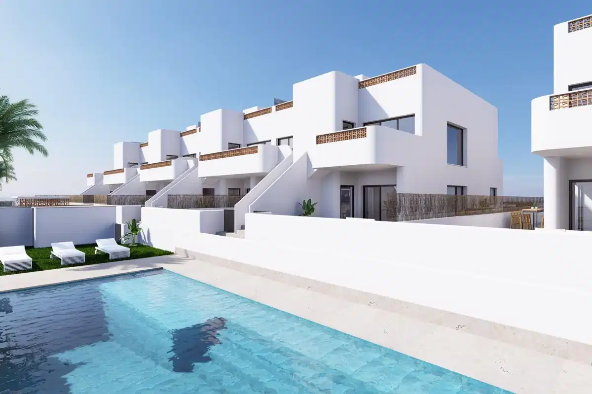 3-Bedroom, 2-Bathroom Ground Floor Bungalow with Garden and Communal Pool in Dolores