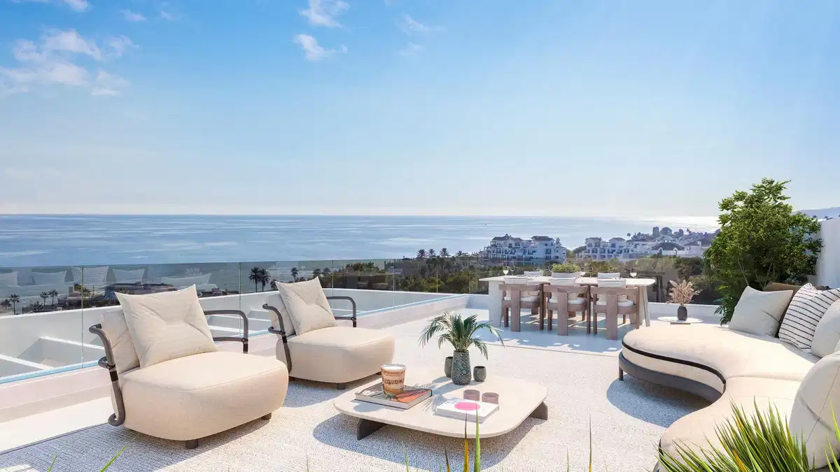 3-Bedroom, 2-Bathroom Penthouse with Sea Views and Luxury Amenities in Estepona