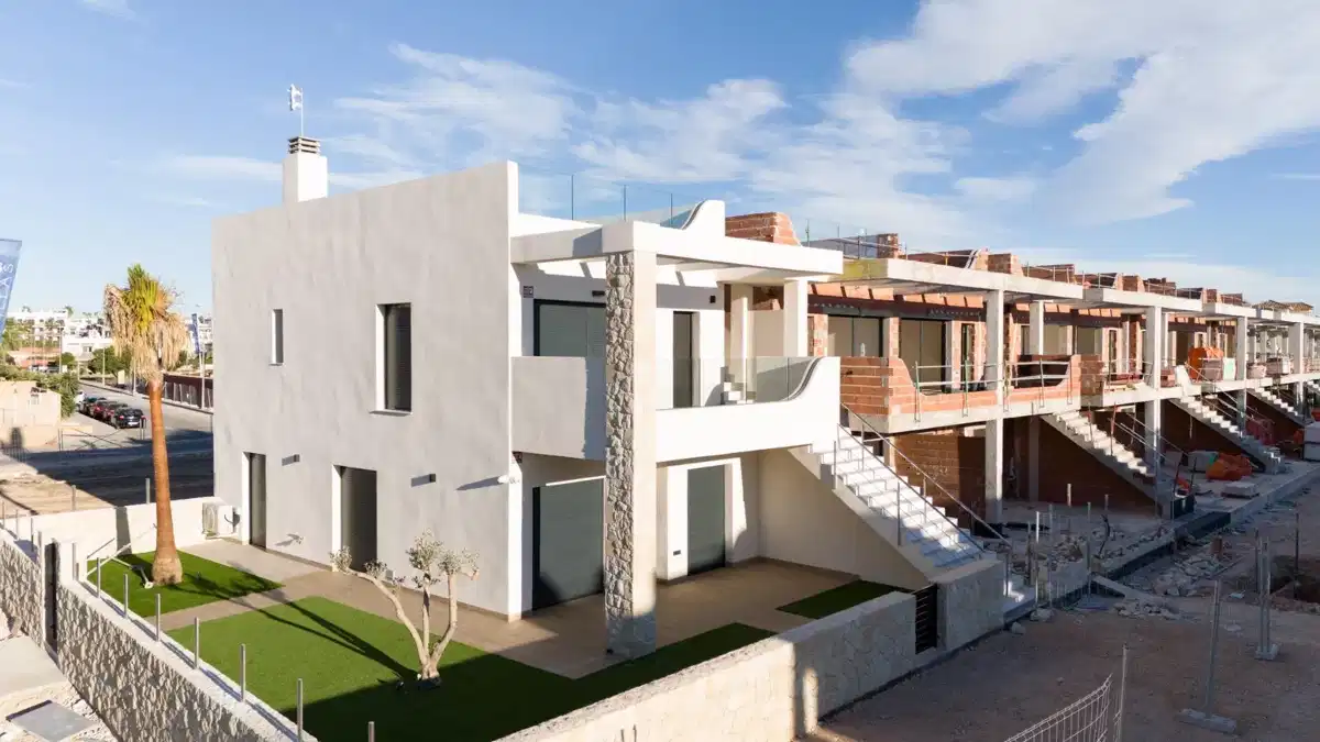 3-Bedroom, 2-Bathroom Ground Floor Bungalow with Private Garden in Pilar de la Horadada