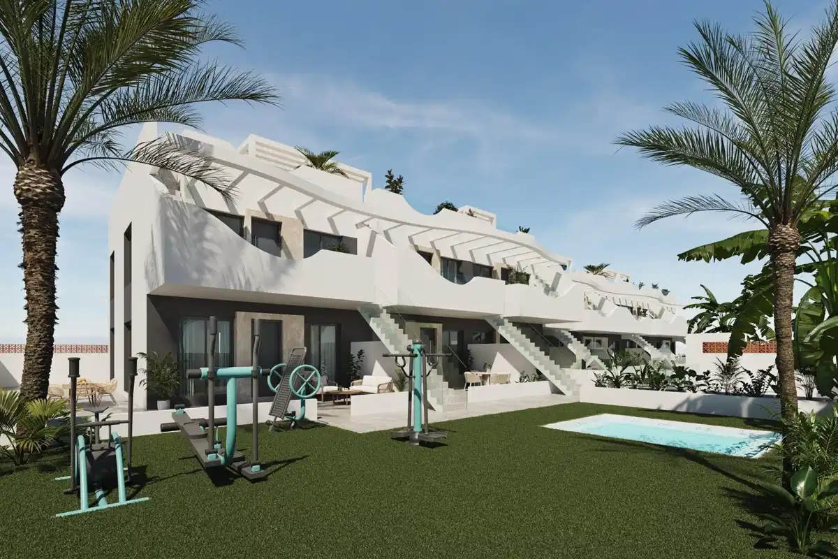 3-Bedroom, 2-Bathroom Top Floor Bungalow with Solarium and Communal Amenities in Pilar de la Horadada