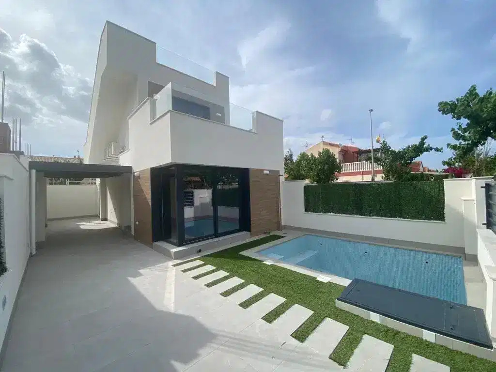 3-Bedroom, 2-Bathroom Modern Villa with Private Pool and Solarium in Los Alcázares, Costa Cálida