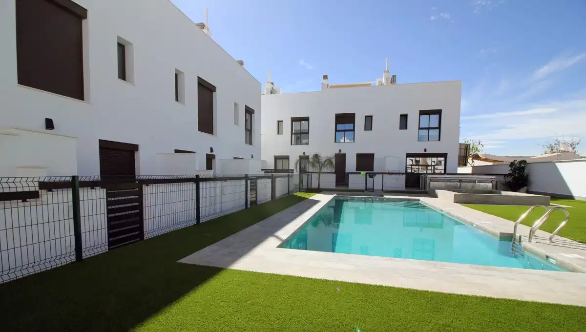 4-Bedroom, 2-Bathroom Modern Semi-Detached Home in Pilar de la Horadada