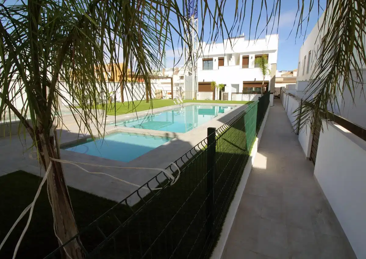 3-Bedroom, 3-Bathroom Modern Semi-Detached and Terraced Homes in Pilar de la Horadada