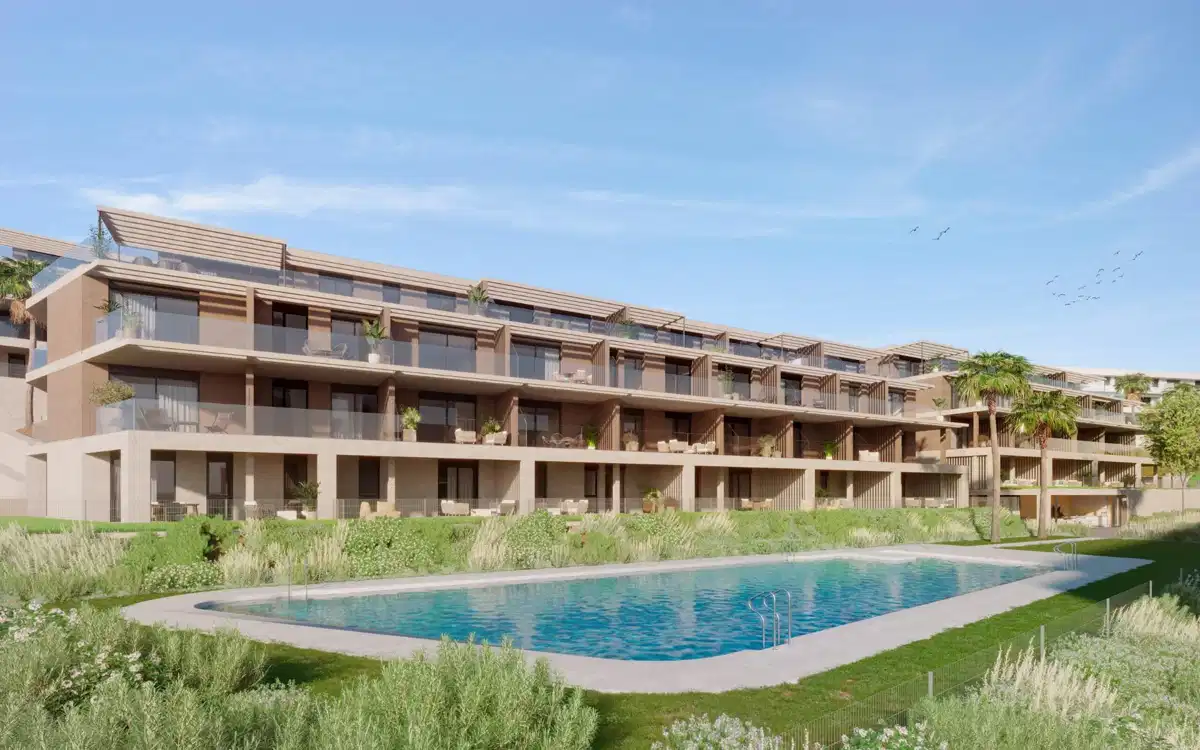 1-Bedroom, 1-Bathroom Ground Floor Apartment with Golf and Sea Views near Estepona