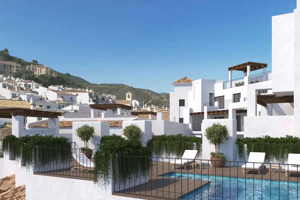 2-Bedroom, 2-Bathroom Apartment with Rooftop Pool and Mountain Views in Central Benahavís