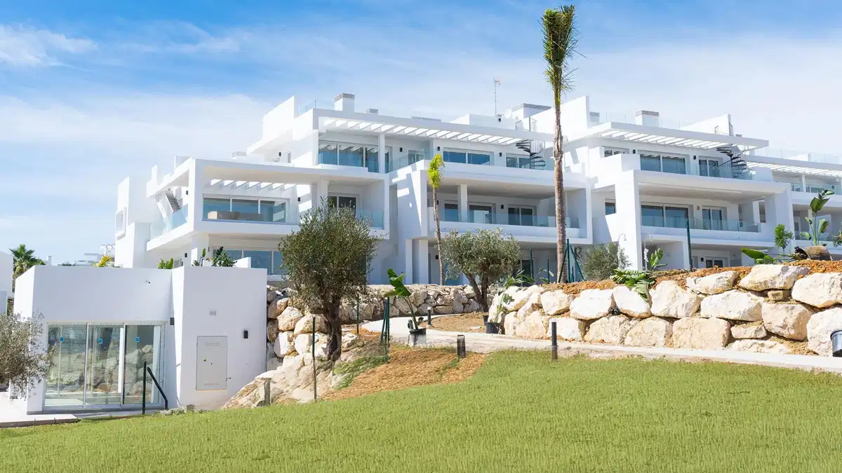 2-Bedroom, 2-Bathroom Apartment in Exclusive Casares Lagoon Complex