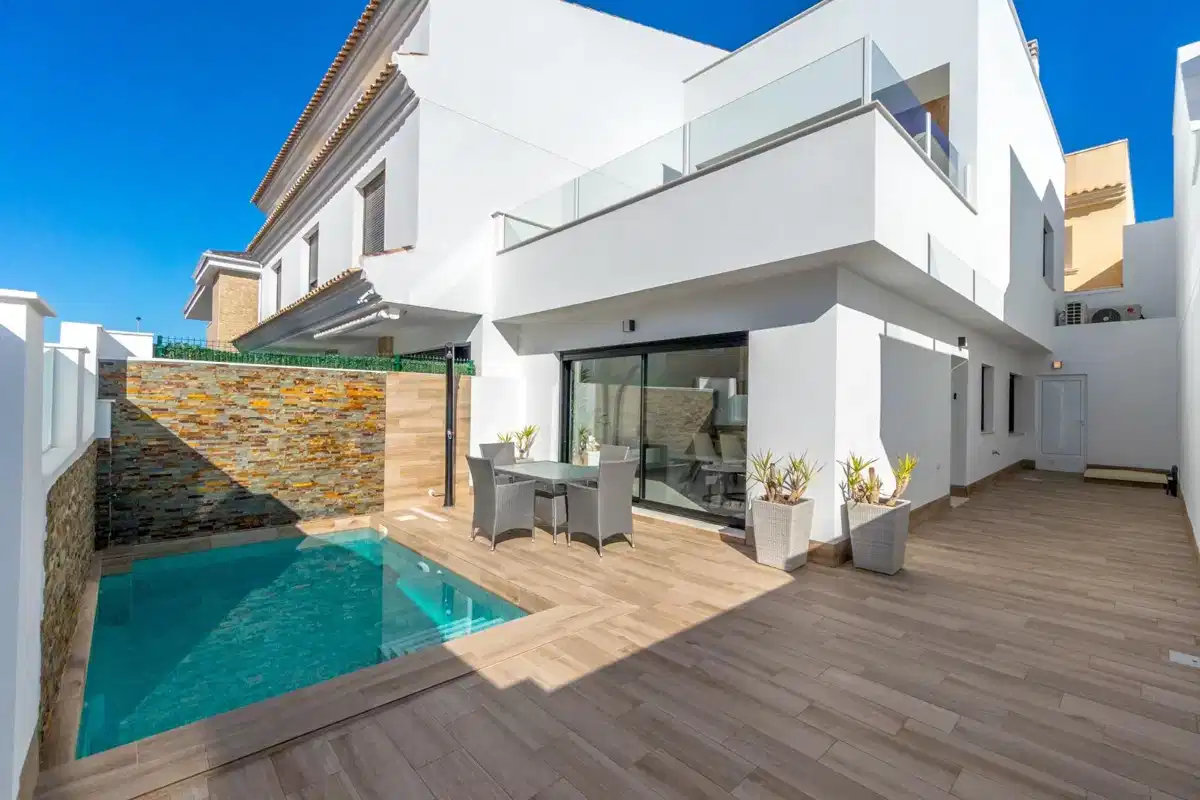 3-Bedroom, 2-Bathroom Semi-Detached Villas with Private Pool and Rooftop Solarium in San Pedro del Pinatar