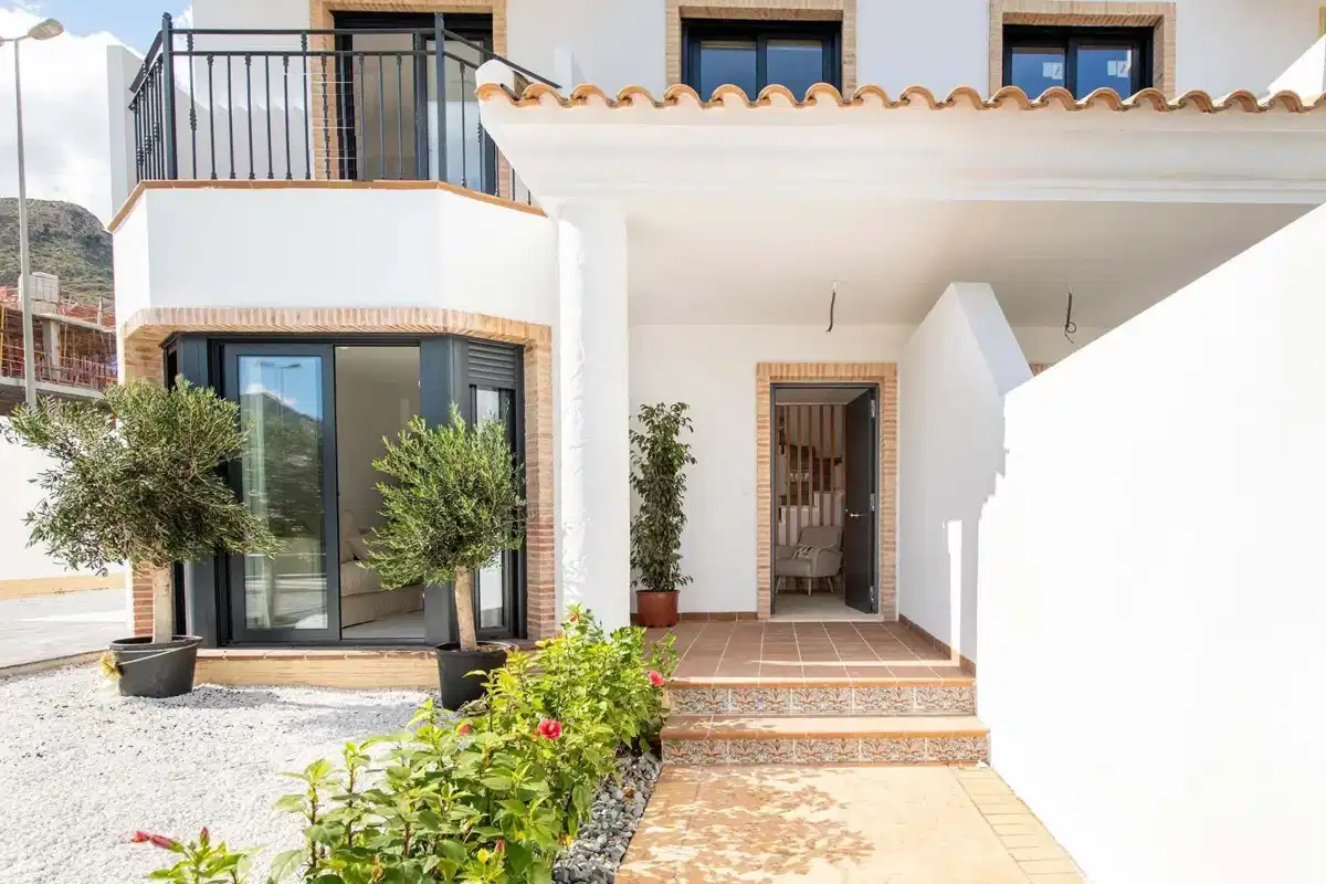 3-Bedroom, 2-Bathroom Modern Townhouse in Exclusive Cox Residential Community