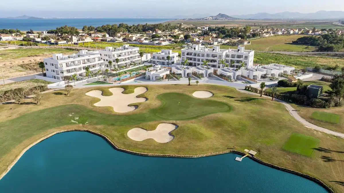 3-Bedroom, 2-Bathroom Top Floor Bungalow with Spacious Terraces Near Serena Golf and Mar Menor