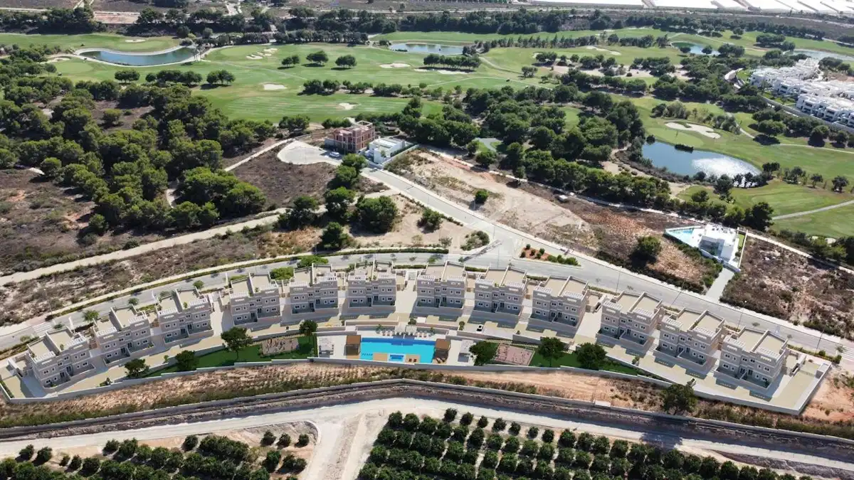 3-Bedroom, 2-Bathroom Top Floor Bungalow with Solarium in Lo Romero Golf Resort