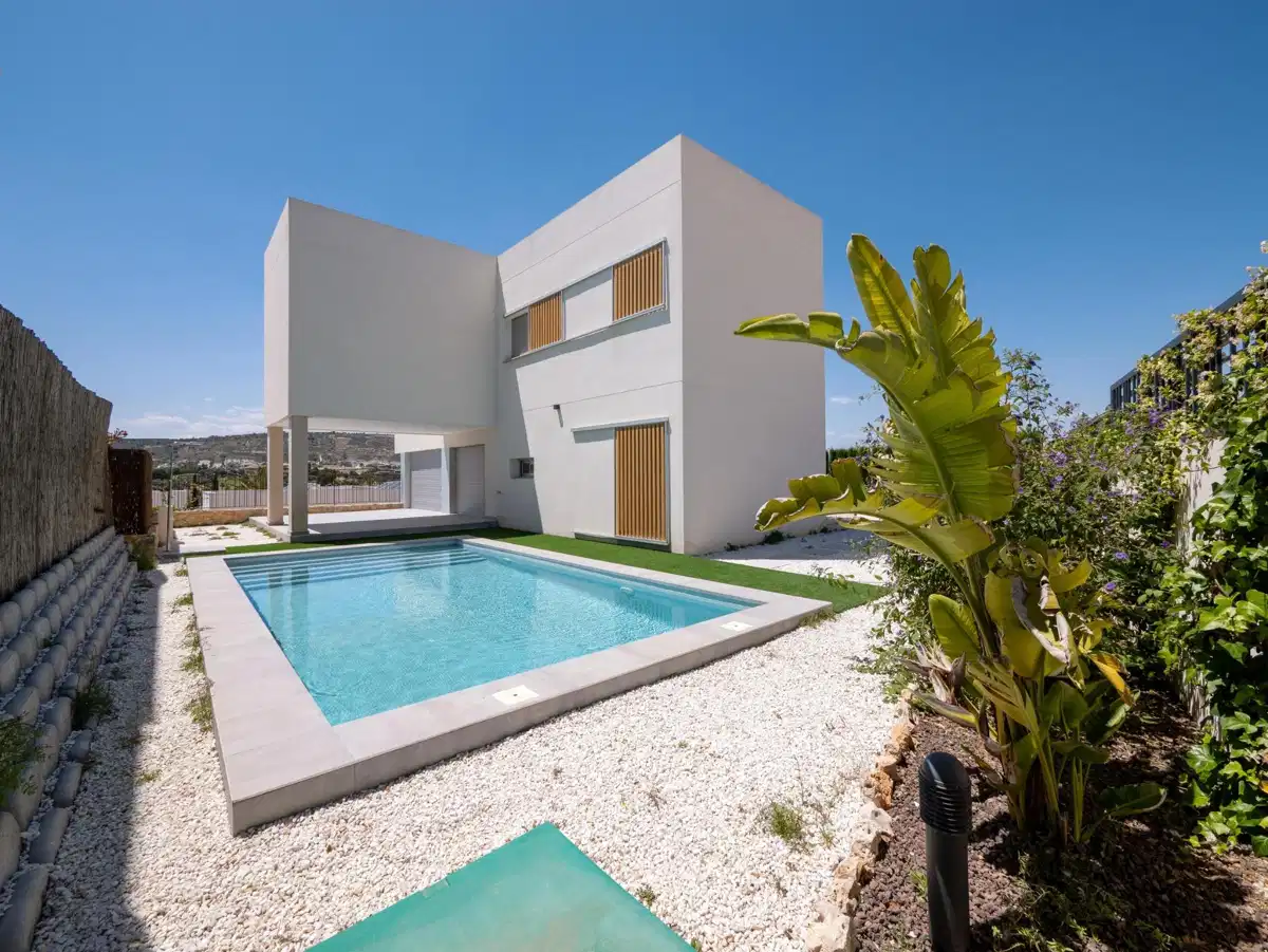 4-Bedroom, 3-Bathroom Modern Villa with Golf Views in La Finca, Algorfa