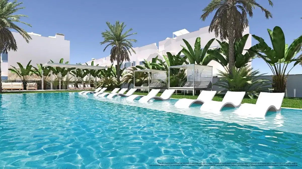 3-Bedroom, 2-Bathroom Top Floor Bungalow in Torre de la Horadada, 500m from the Beach