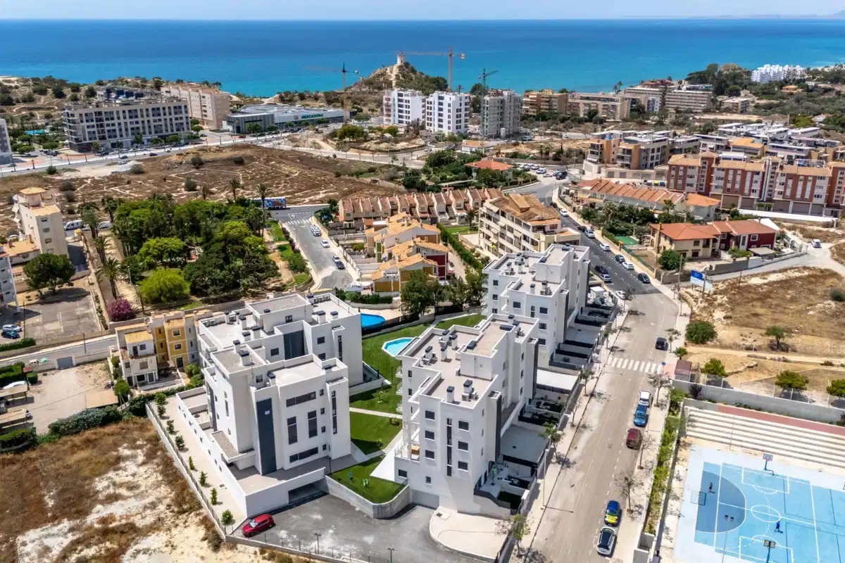 2-Bedroom, 2-Bathroom Ground Floor Tourist Apartments with Private Gardens in Villajoyosa